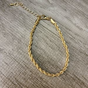 Gold tone rope style bracelet